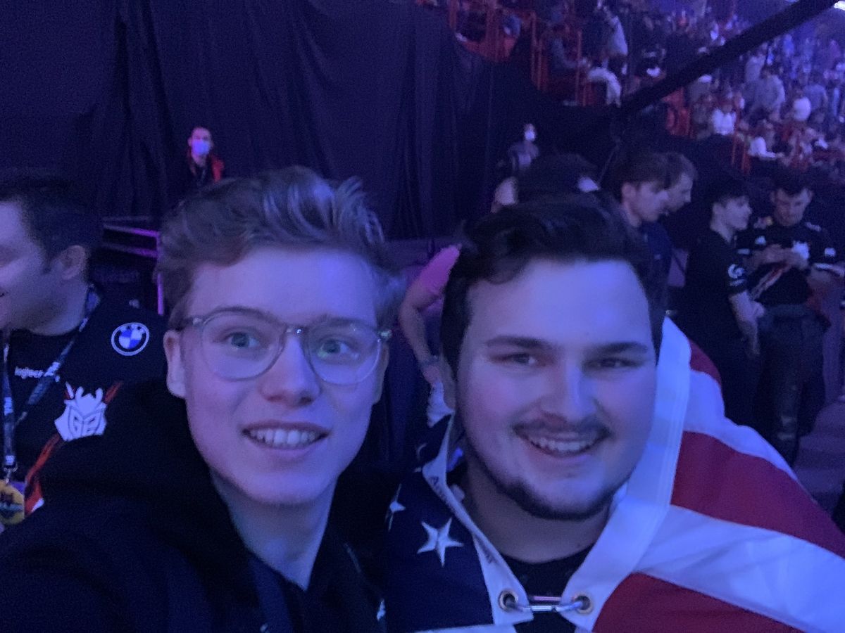 Selfie of Joakim with a friend wrapped in a US flag inside the Stockholm Major arena.